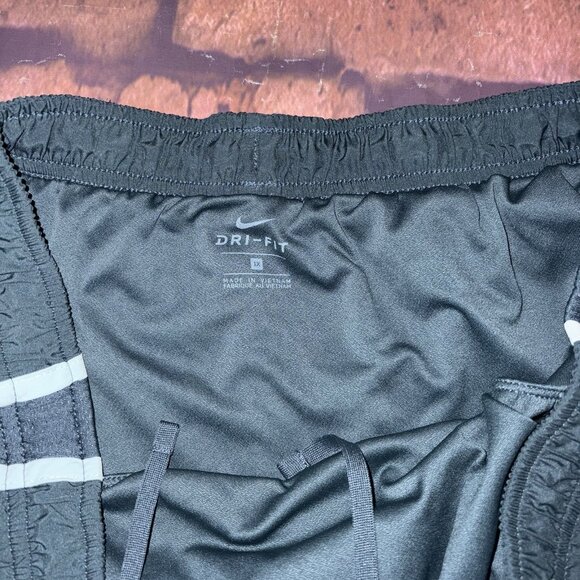 Nike Running Shorts Women’s Extra Large 1X Athletic Green Check Swoosh Logo - Picture 7 of 16